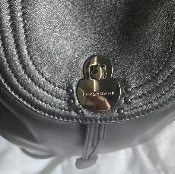 cavalcade leather backpack Black This attractive leather backpack features an exterior with 2 side slash pockets and a front gusset zip pocket Backpack Longchamp Cavalcade Price Longchamp
